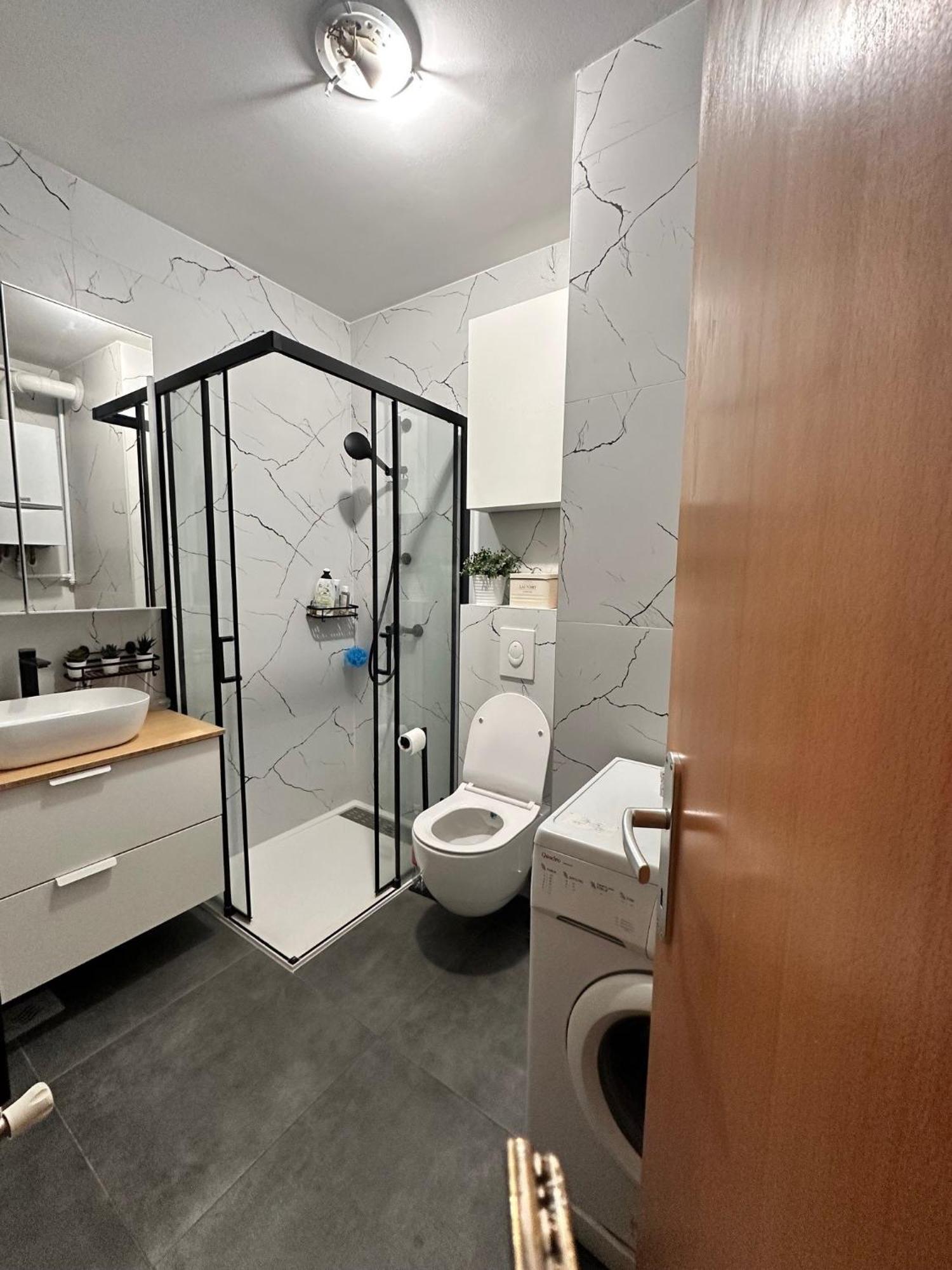 Place4you - With Private Garage *