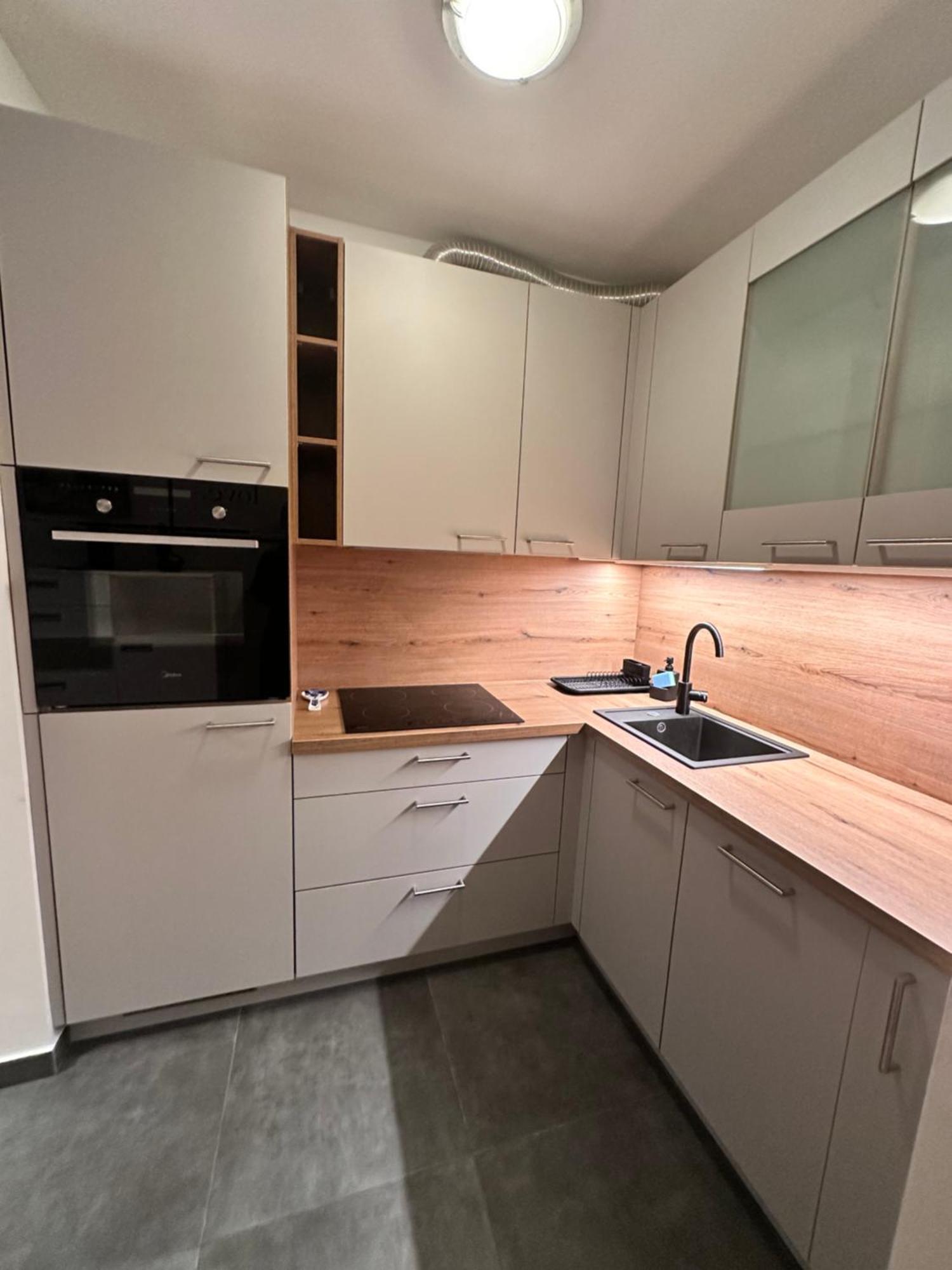 Place4you - With Private Garage